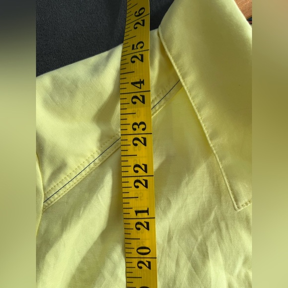 Under Armour Yellow Heat Gear UPF 30 Womens Top Cotton Pockets M NWT - Picture 10 of 11